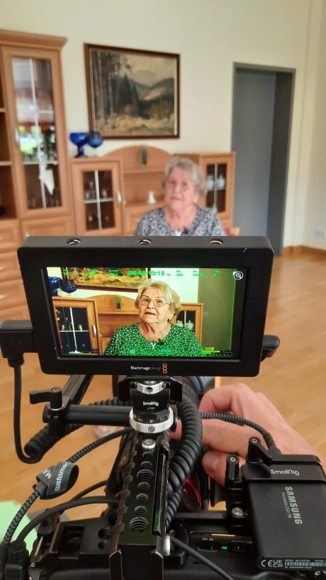 Aufnahme einer Person, die aus ihrem Leben berichtet.